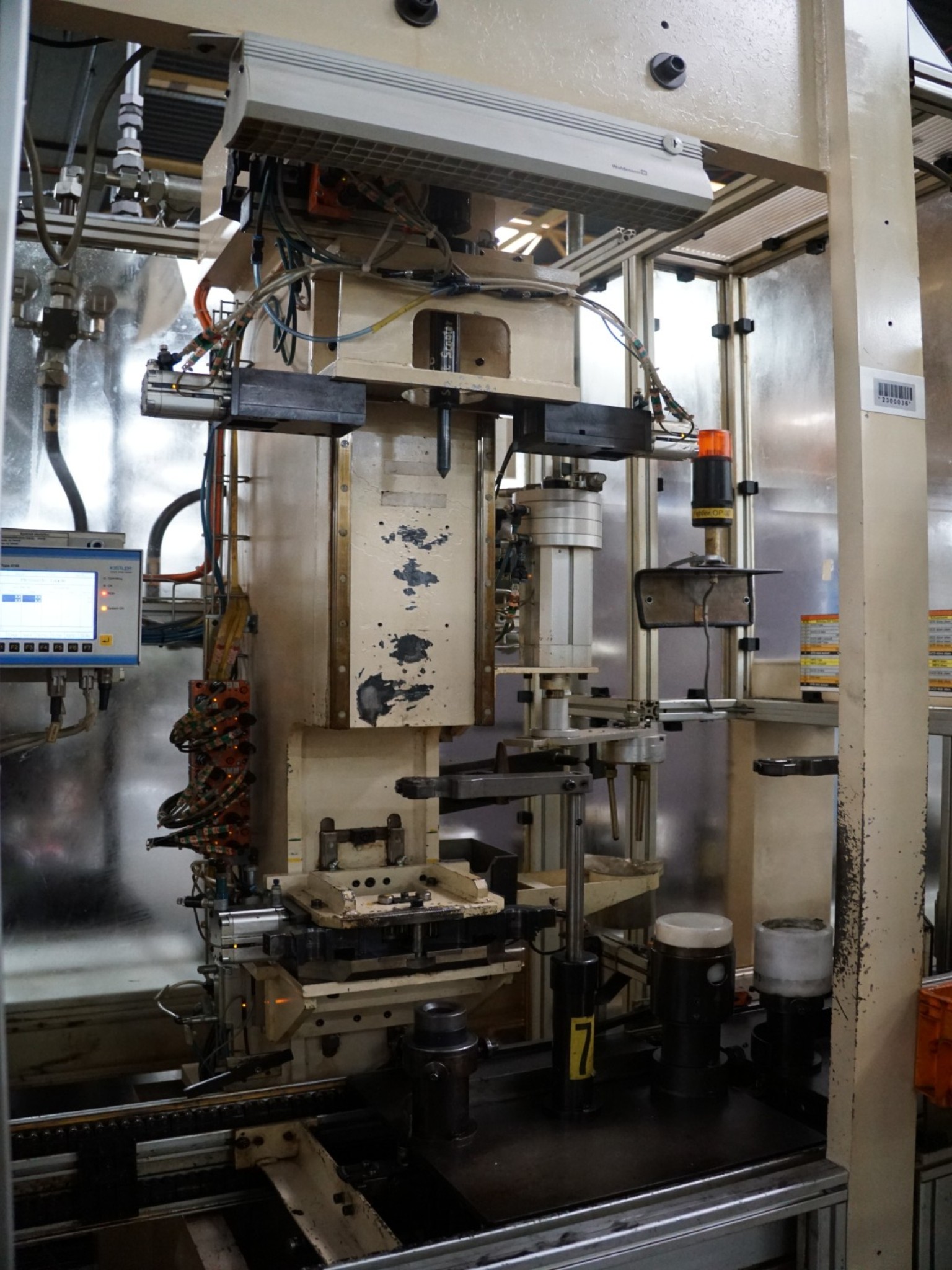 Centros de mecanizado, máquinas para trabajar el metal y líneas de producción de la industria del automóvil-12