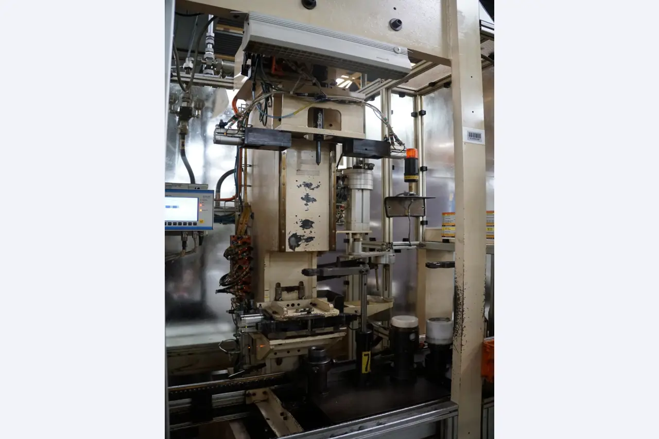 Centros de mecanizado, máquinas para trabajar el metal y líneas de producción de la industria del automóvil-12