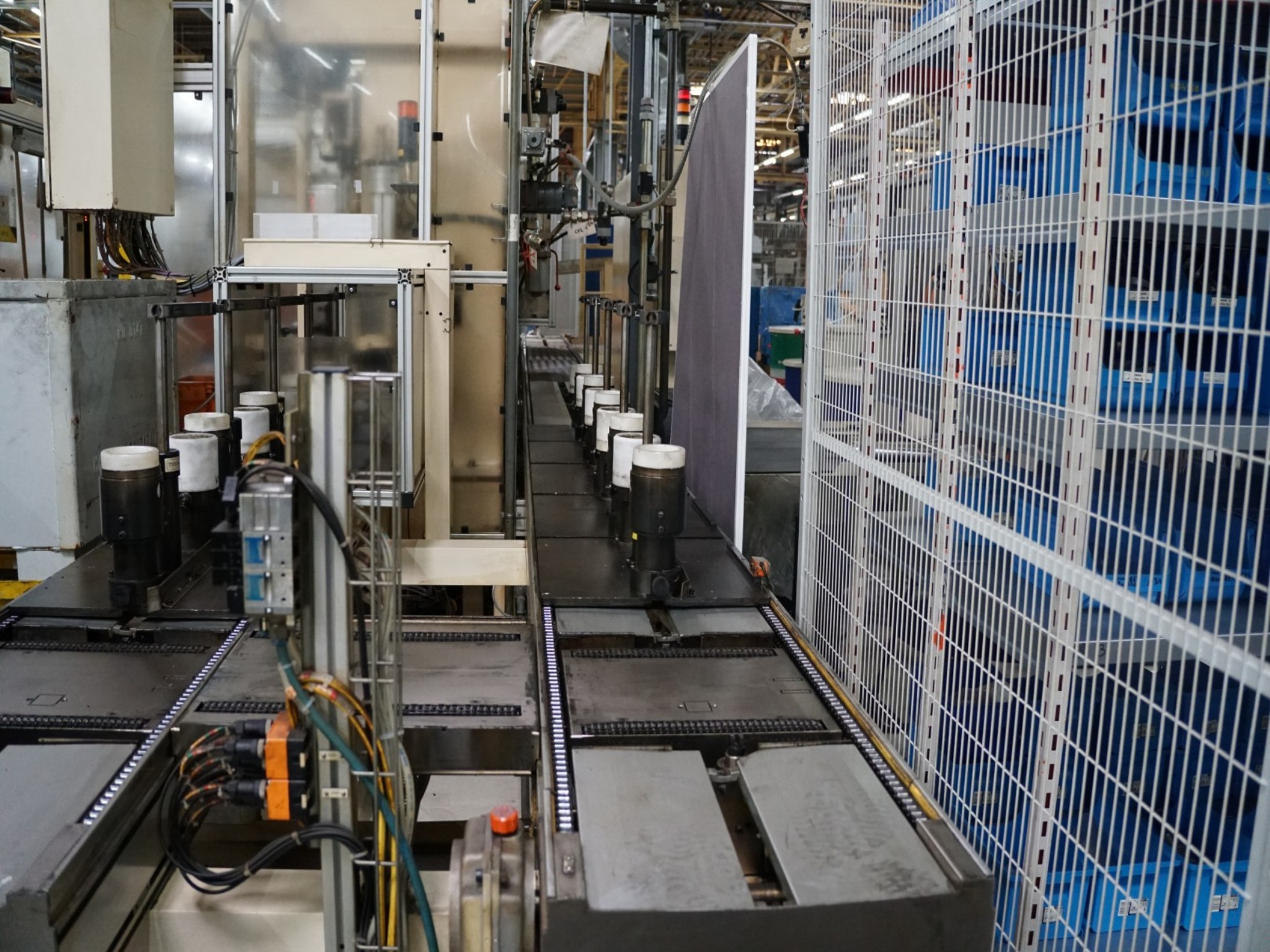 Centros de mecanizado, máquinas para trabajar el metal y líneas de producción de la industria del automóvil-15