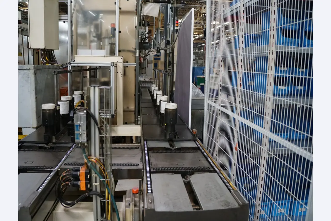Centros de mecanizado, máquinas para trabajar el metal y líneas de producción de la industria del automóvil-15