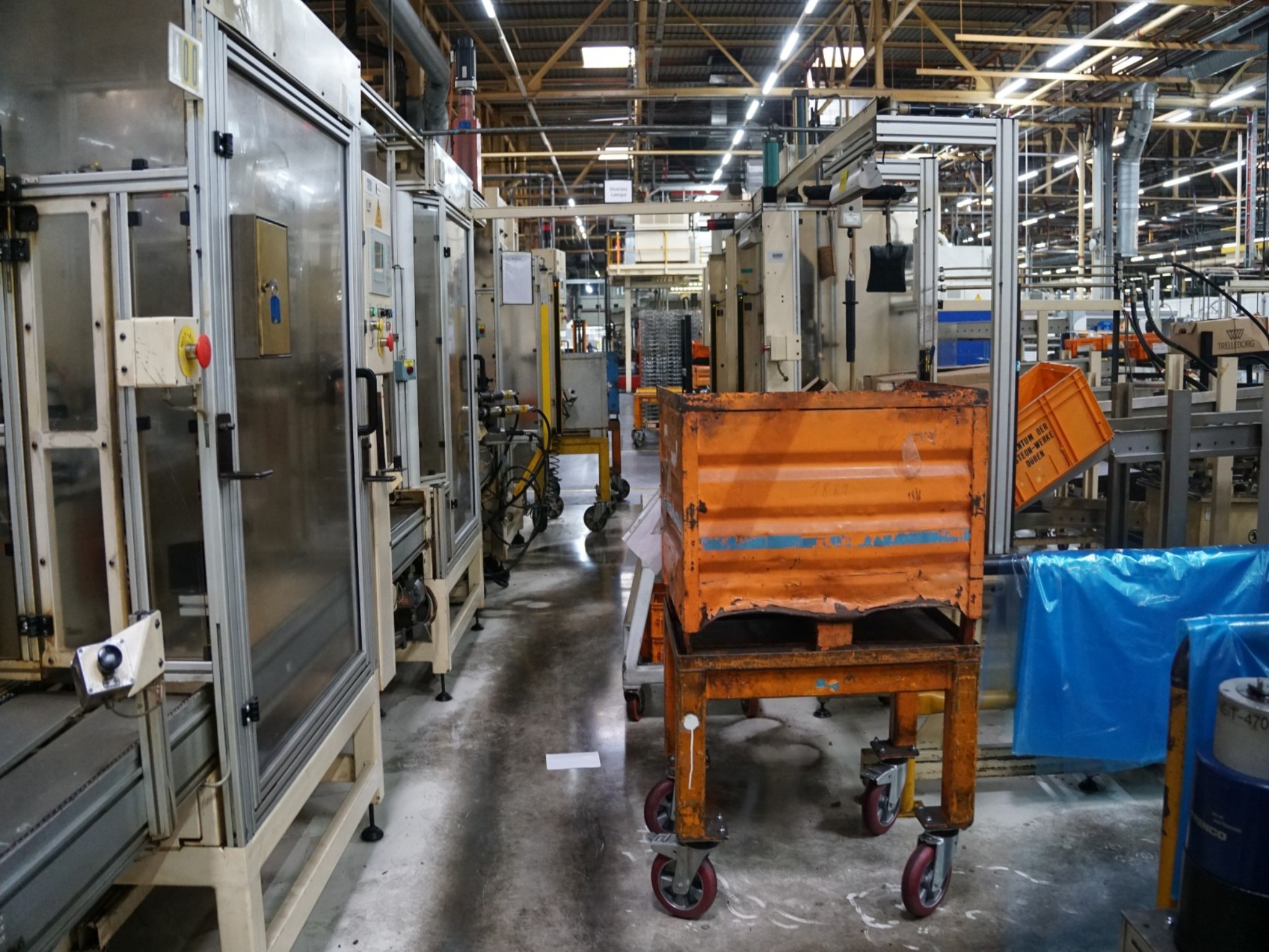 Centros de mecanizado, máquinas para trabajar el metal y líneas de producción de la industria del automóvil-3