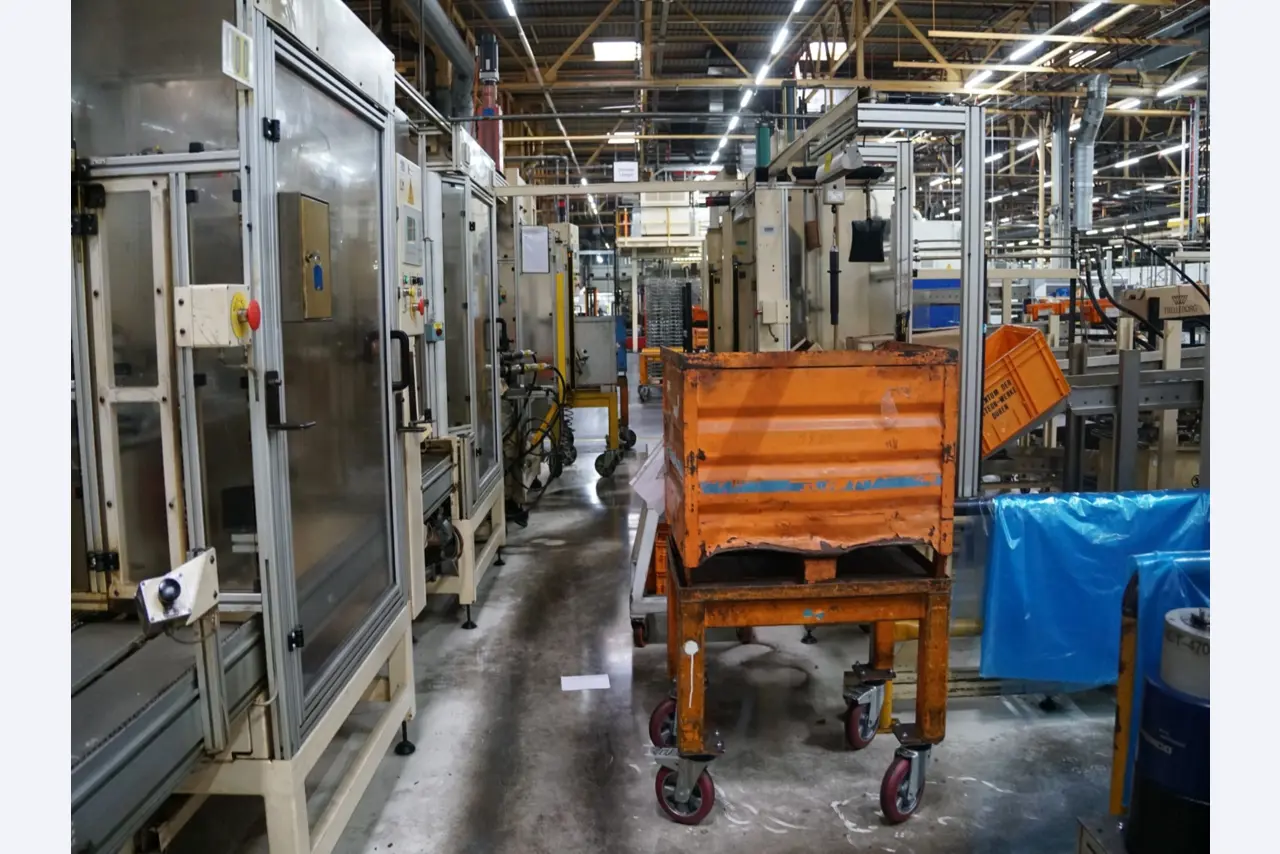 Centros de mecanizado, máquinas para trabajar el metal y líneas de producción de la industria del automóvil-3