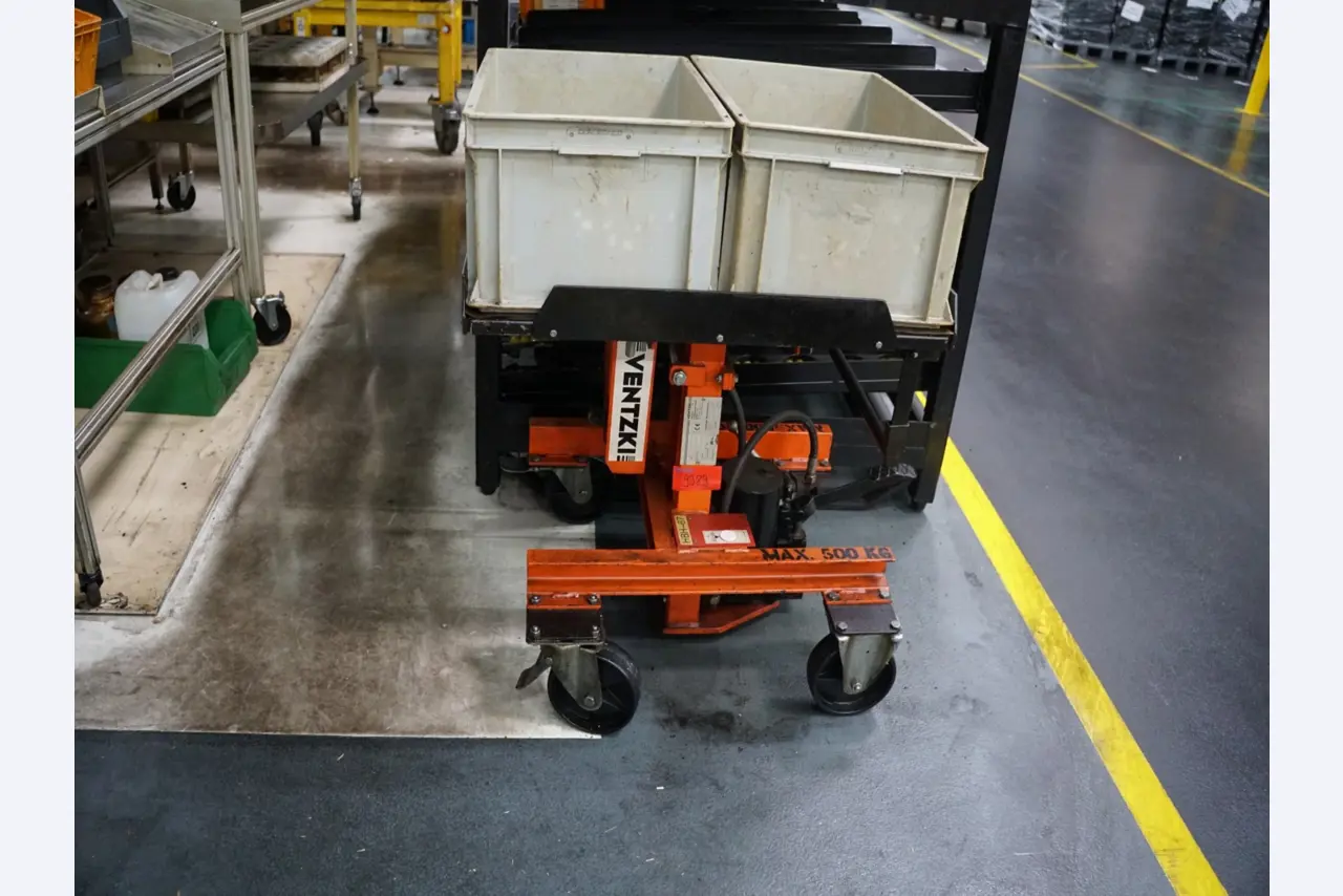 Centros de mecanizado, máquinas para trabajar el metal y líneas de producción de la industria del automóvil-1