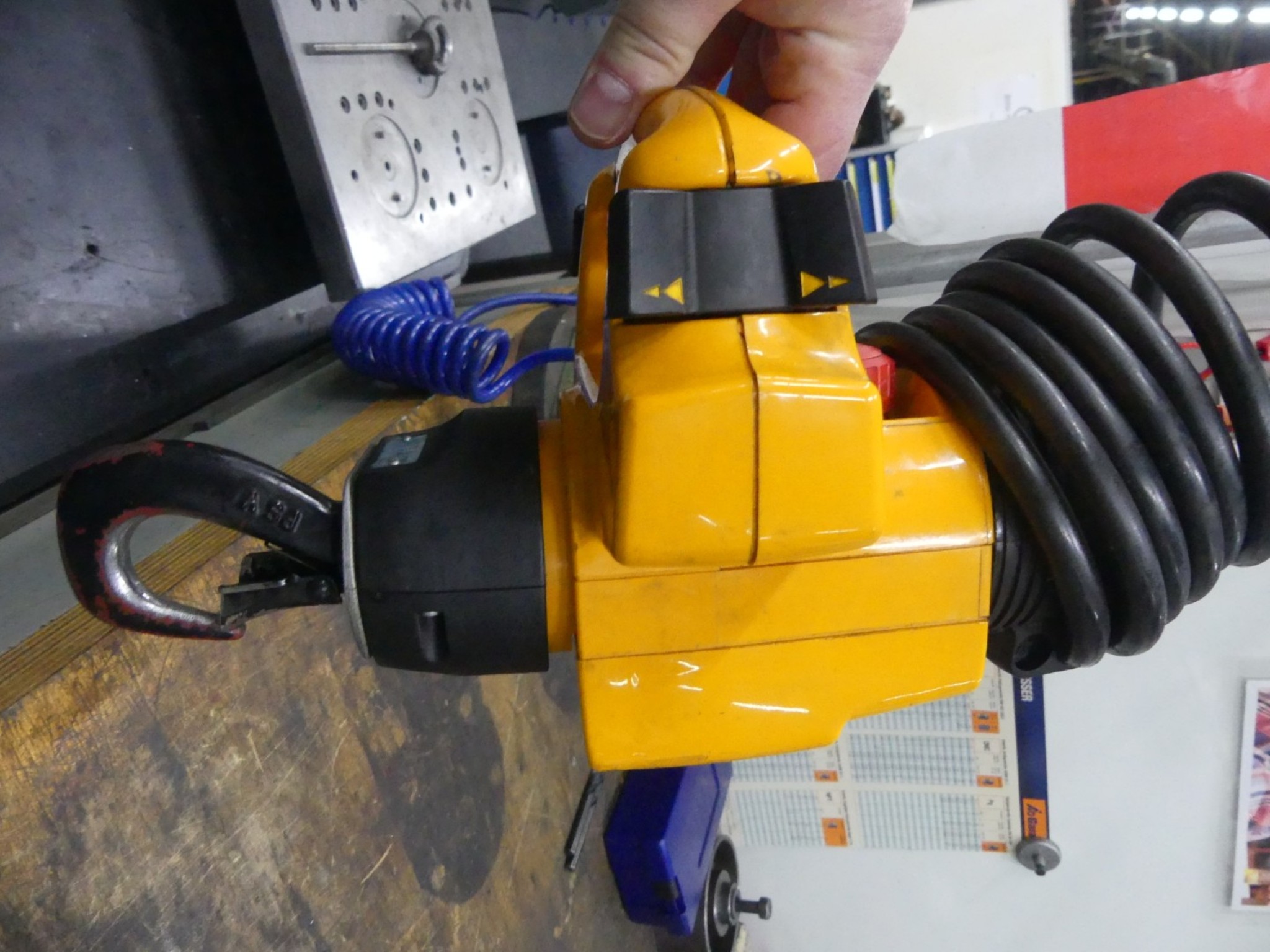 Obráběcí centra, kovoobráběcí stroje a výrobní linky z automobilového průmyslu-3
