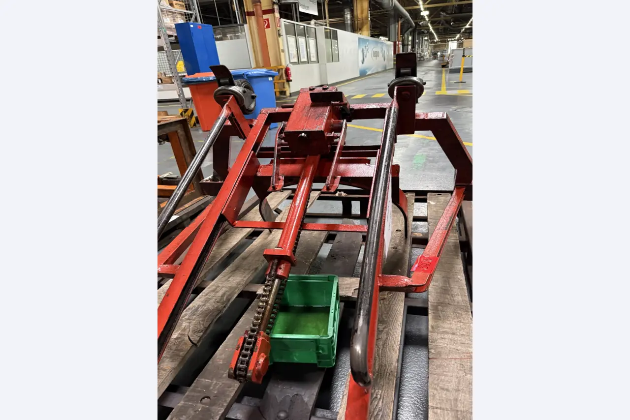 Centros de mecanizado, máquinas para trabajar el metal y líneas de producción de la industria del automóvil-3