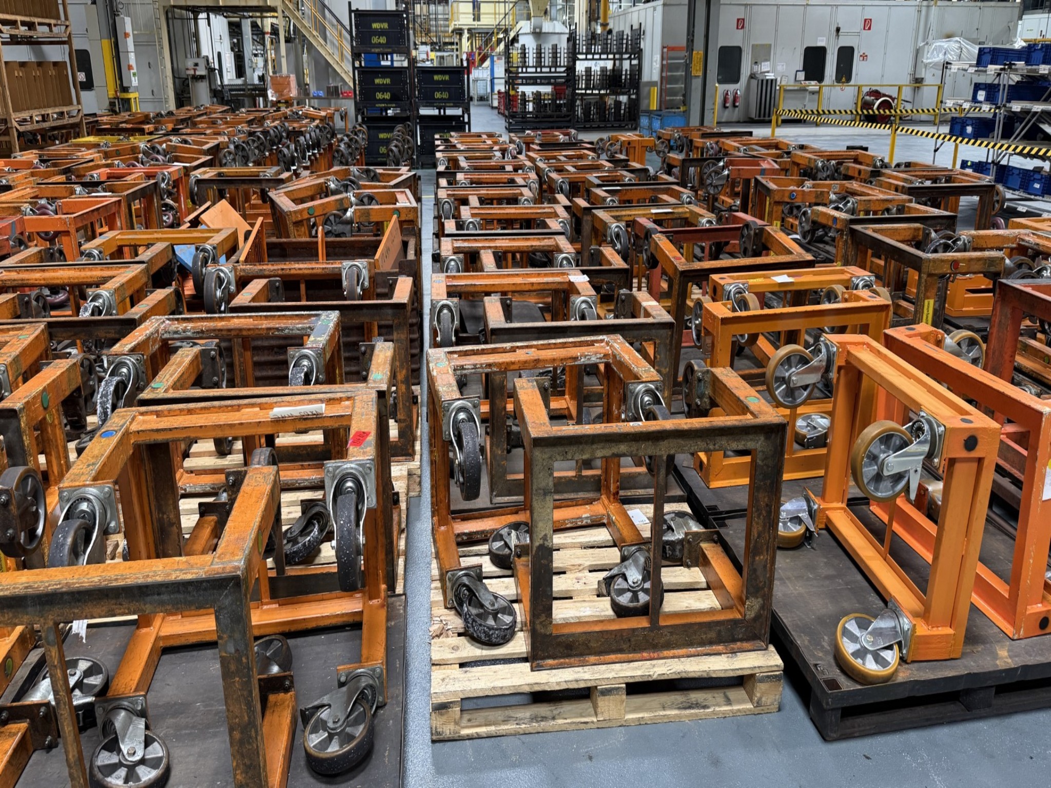 Centros de mecanizado, máquinas para trabajar el metal y líneas de producción de la industria del automóvil-1