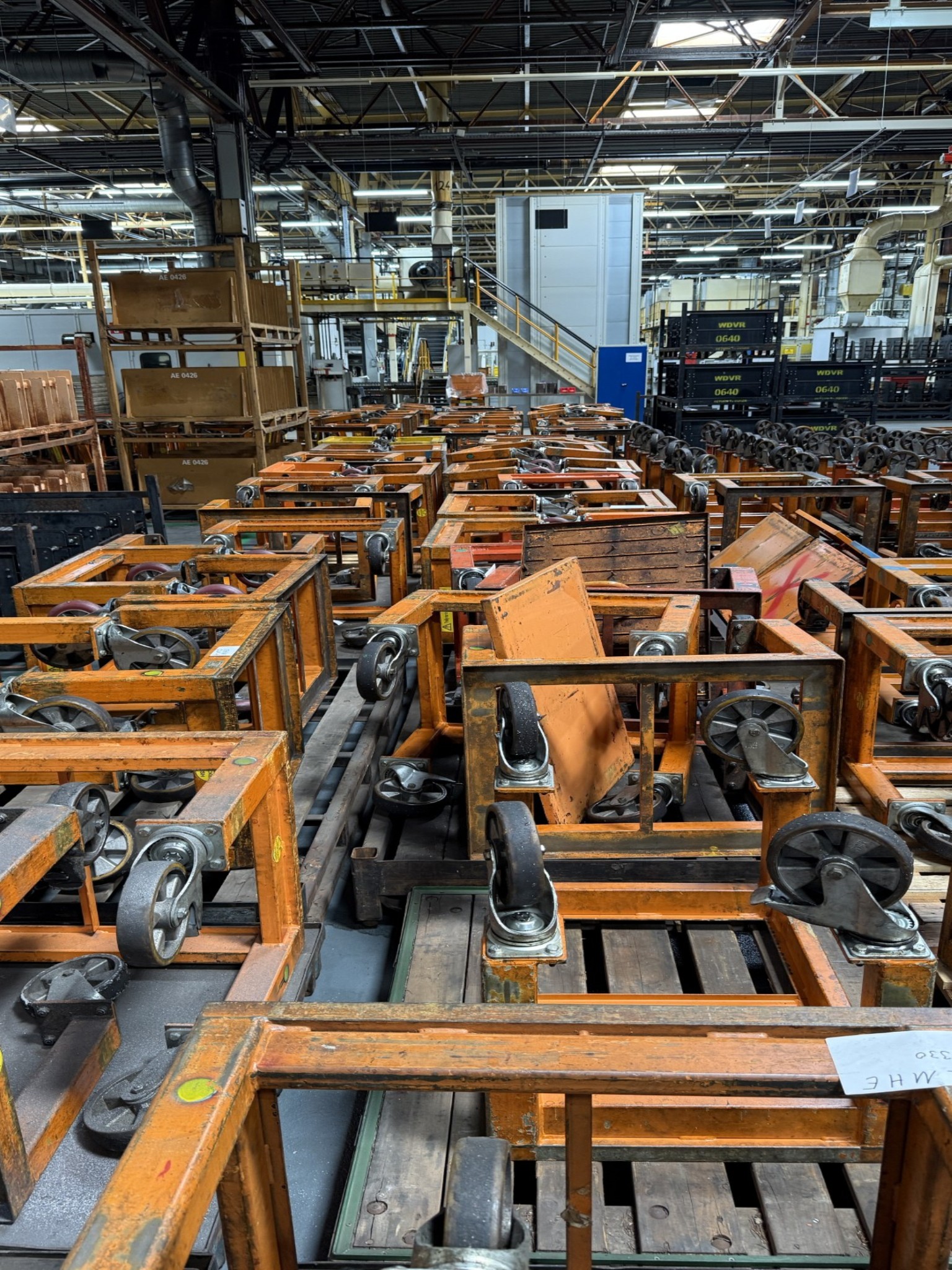 Centros de mecanizado, máquinas para trabajar el metal y líneas de producción de la industria del automóvil-1