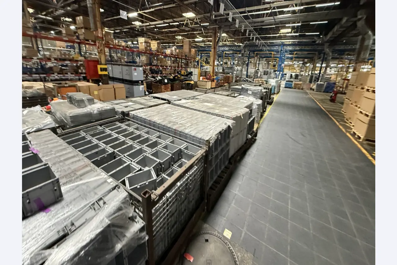 Centros de mecanizado, máquinas para trabajar el metal y líneas de producción de la industria del automóvil-12