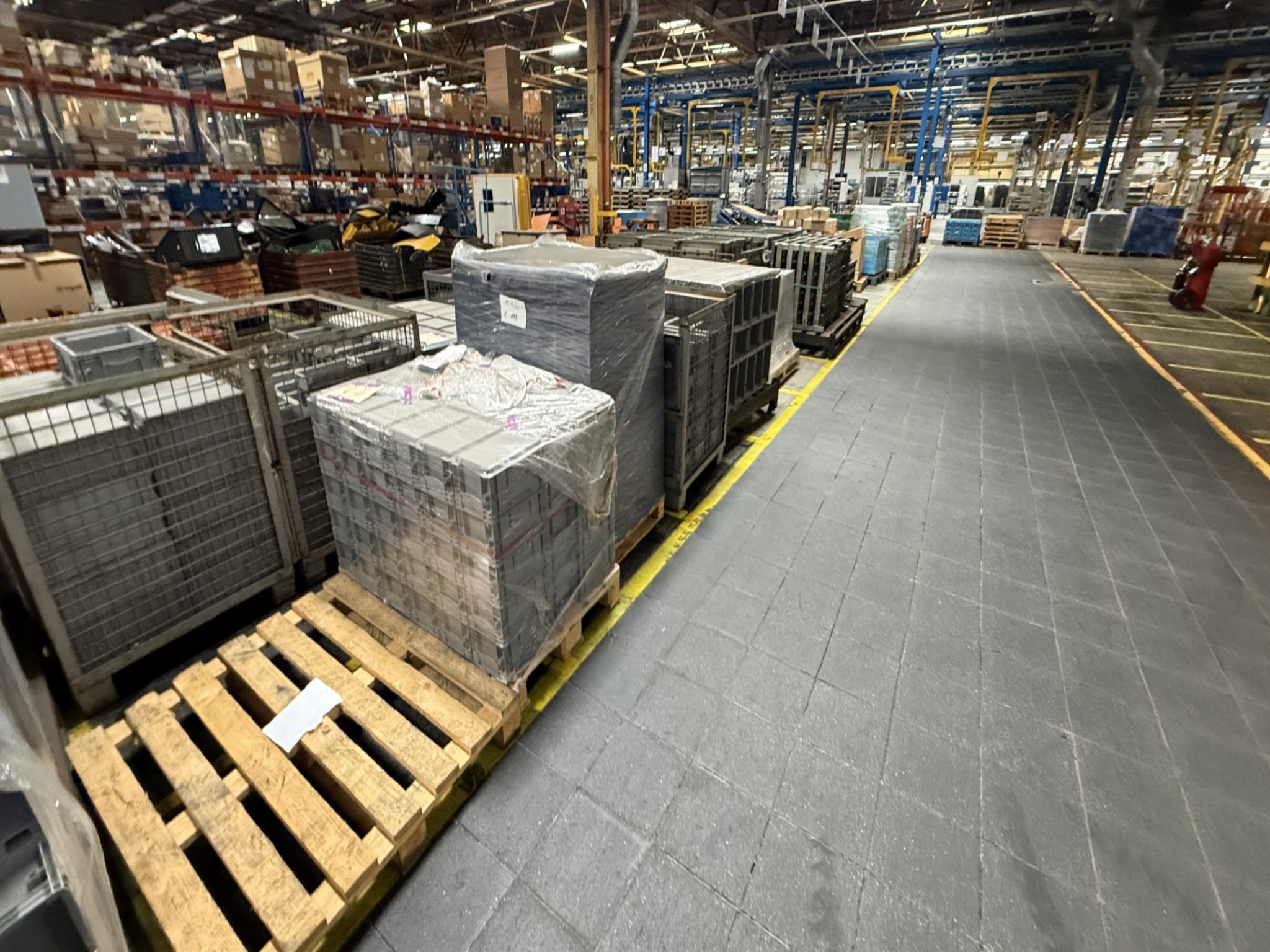 Centros de mecanizado, máquinas para trabajar el metal y líneas de producción de la industria del automóvil-15