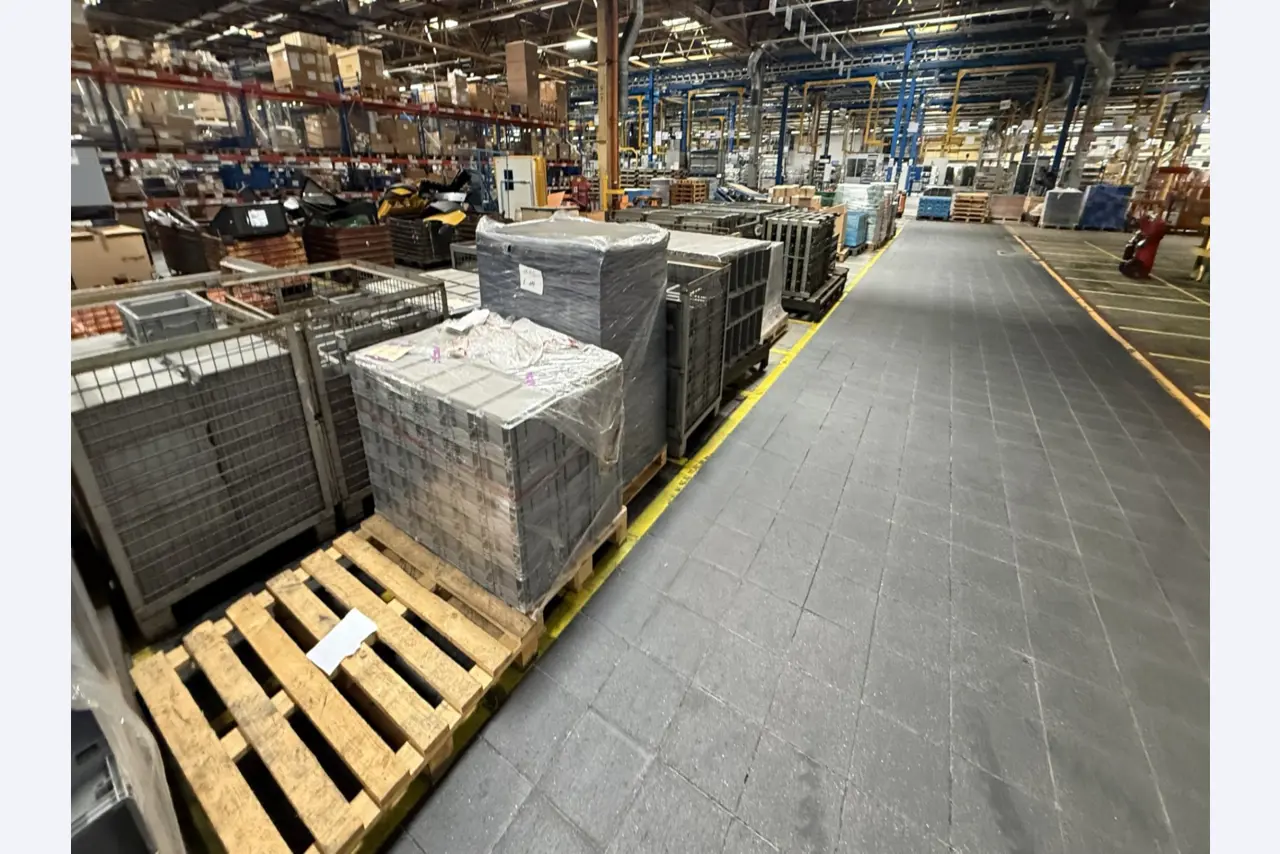 Centros de mecanizado, máquinas para trabajar el metal y líneas de producción de la industria del automóvil-15