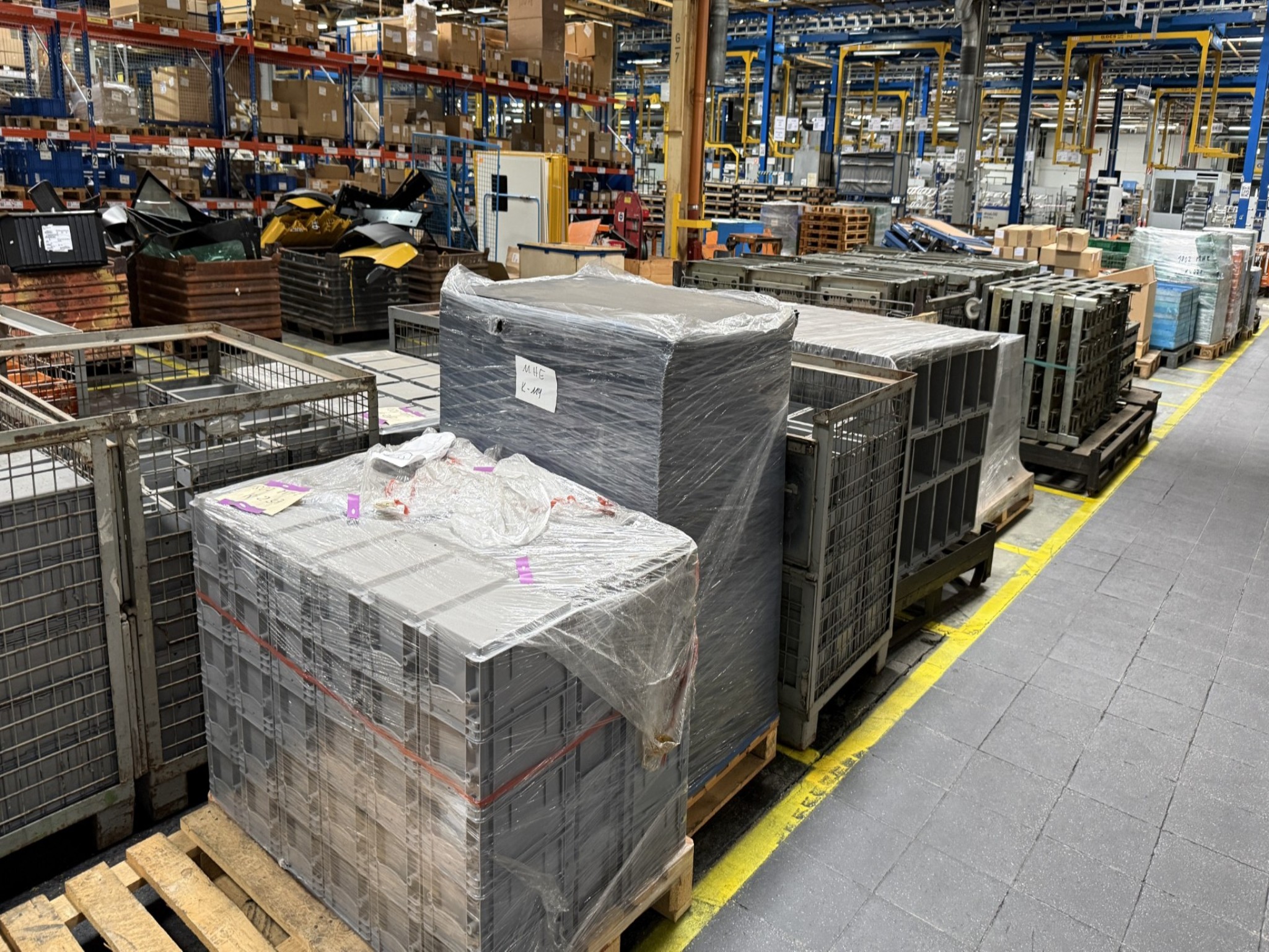 Centros de mecanizado, máquinas para trabajar el metal y líneas de producción de la industria del automóvil-16
