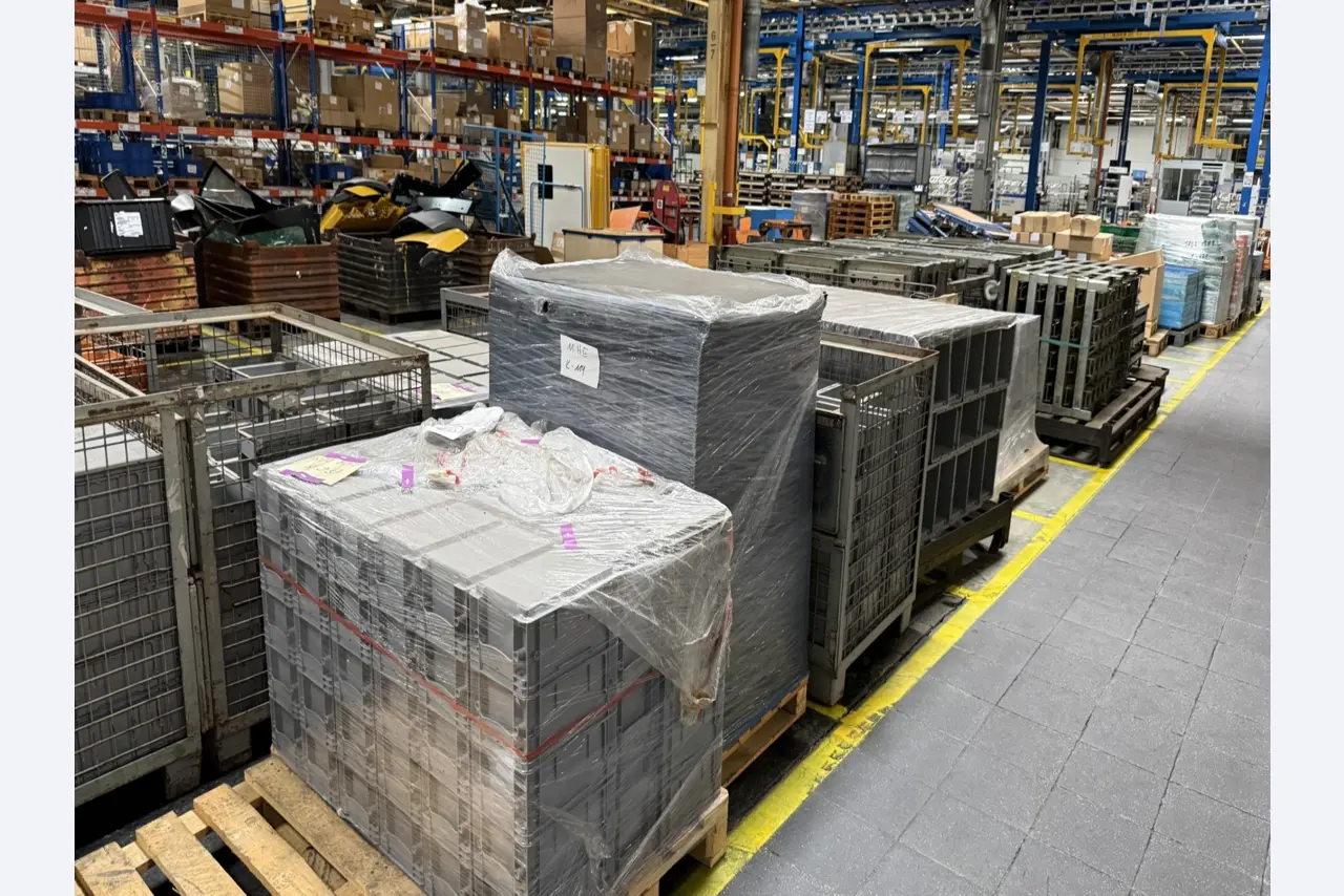Centros de mecanizado, máquinas para trabajar el metal y líneas de producción de la industria del automóvil-16