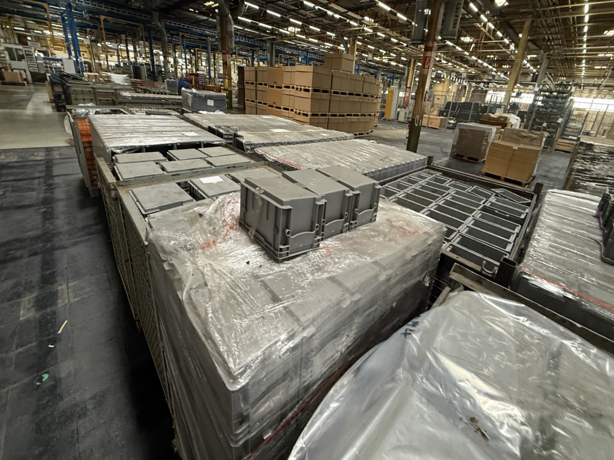 Centros de mecanizado, máquinas para trabajar el metal y líneas de producción de la industria del automóvil-4