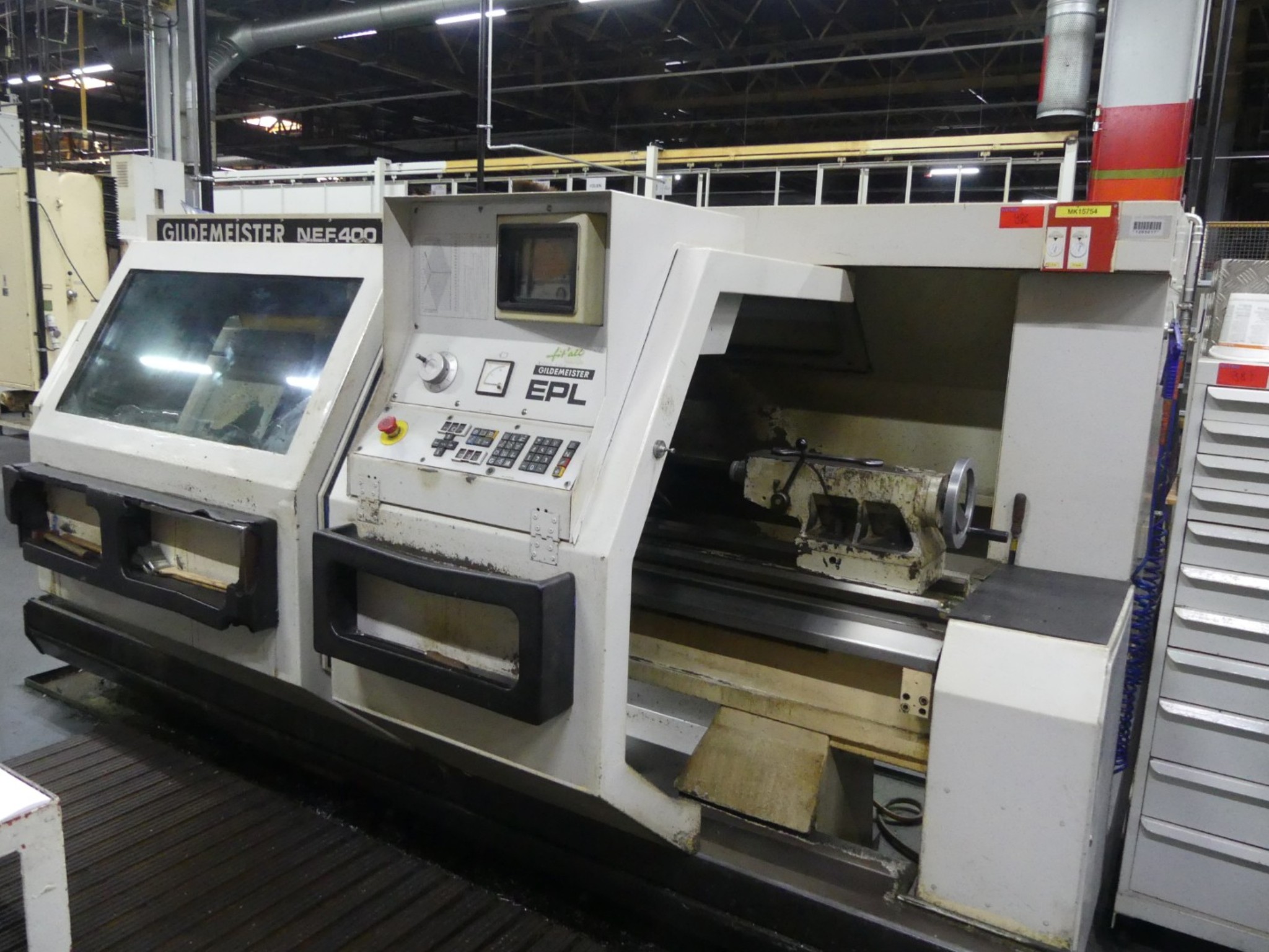 Centros de maquinagem, máquinas para trabalhar metais e linhas de produção da indústria automóvel-1