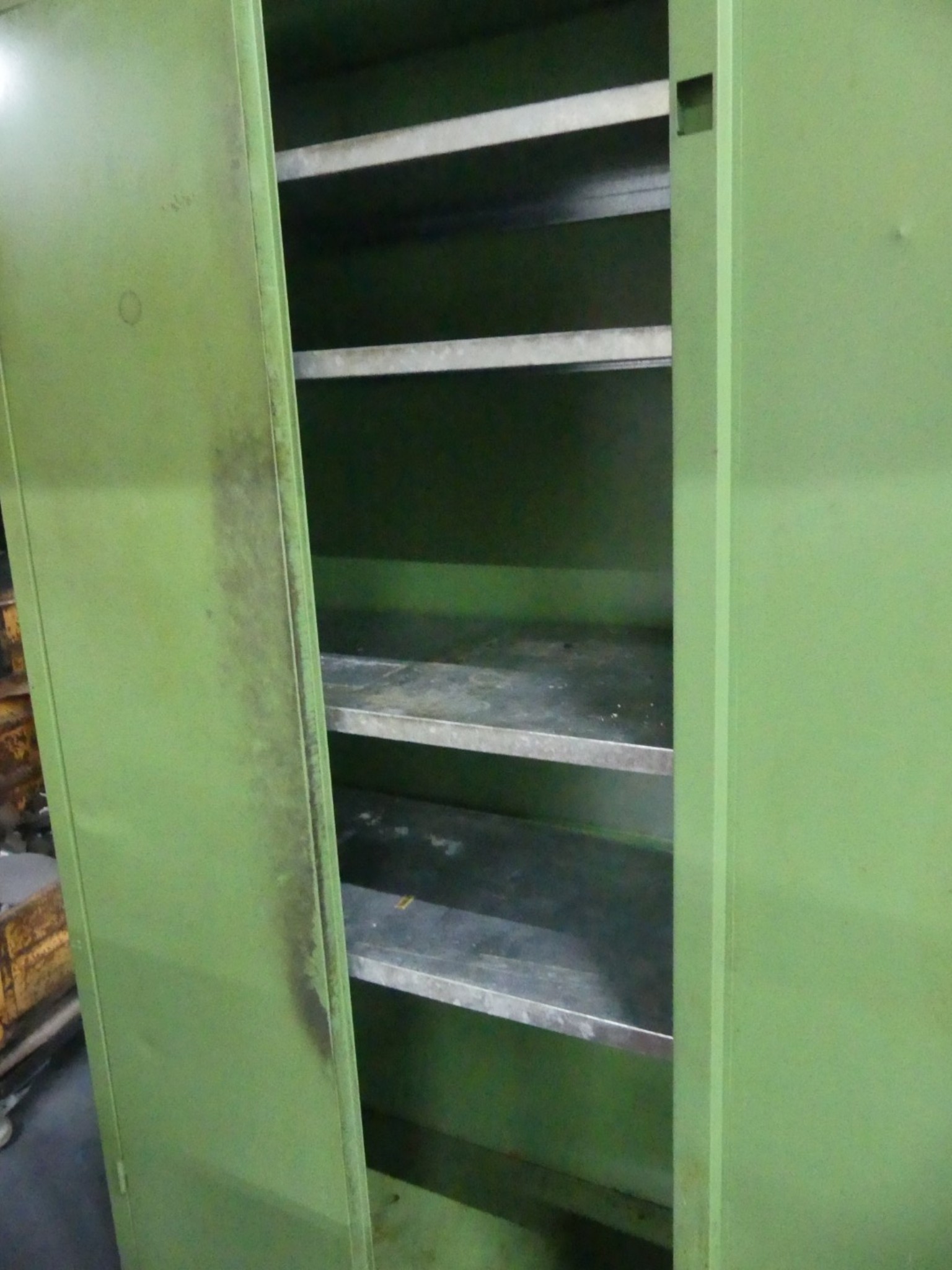 Bearbeitungszentren, metallbearbeitende Maschinen und Produktionslinen aus der Automobilindustrie-2