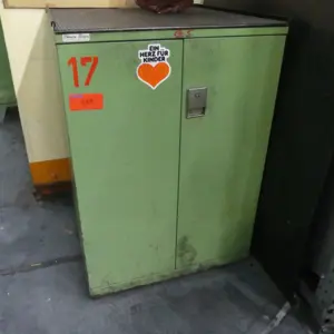 Armario con puertas batientes de acero Dick Lista
