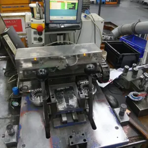 Dispositivo de ensayo de materiales
