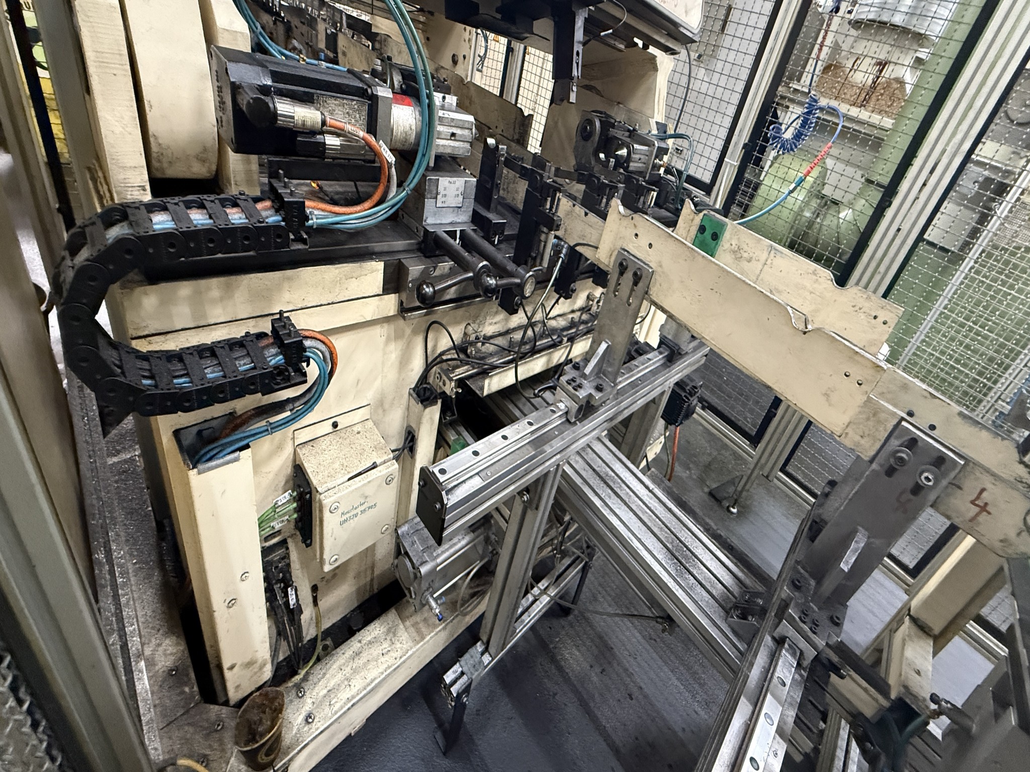 Centros de mecanizado, máquinas para trabajar el metal y líneas de producción de la industria del automóvil-4
