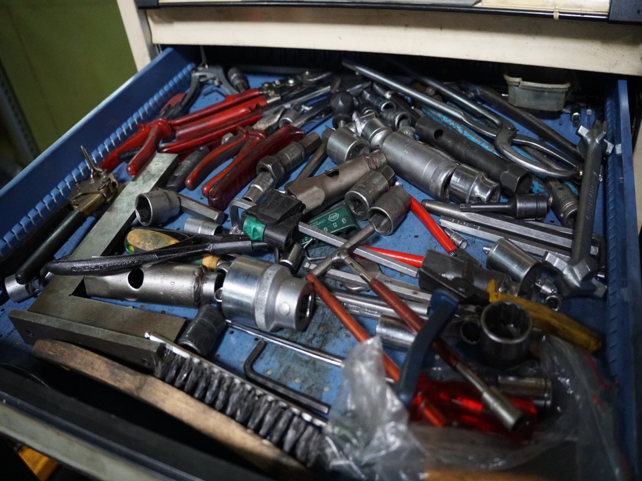 Centros de mecanizado, máquinas para trabajar el metal y líneas de producción de la industria del automóvil-2