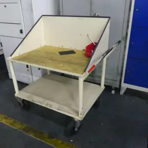 Piętrowy wózek transportowy