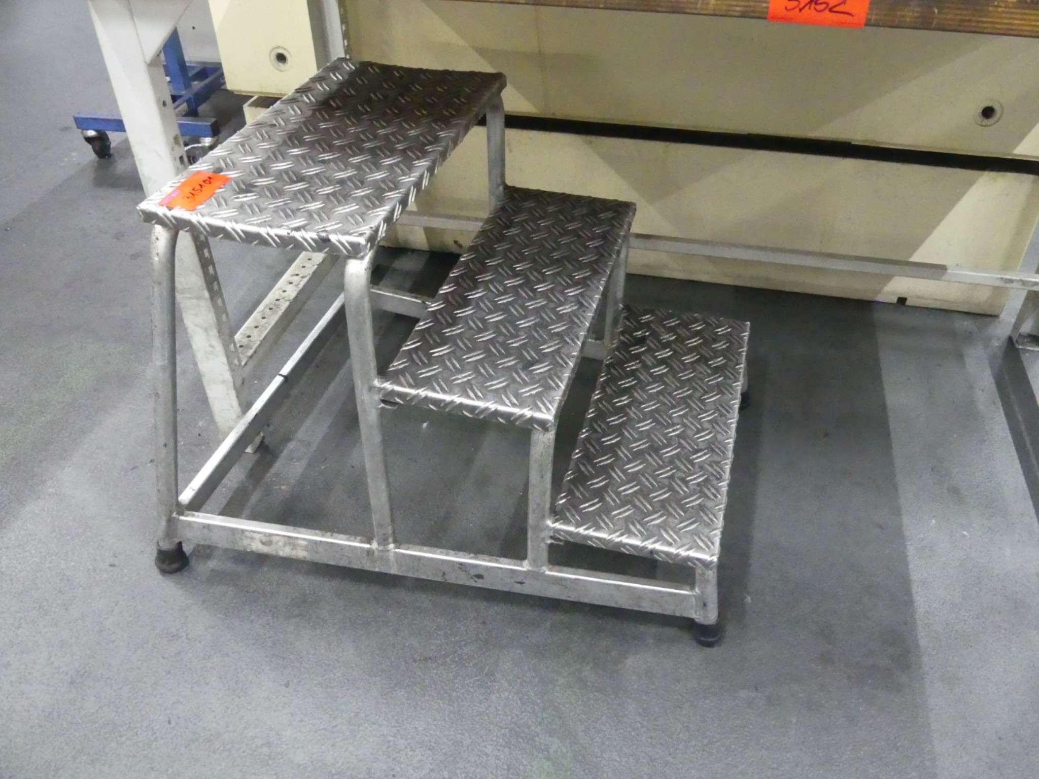 Machining centers, metalworking machines and production lines from the automotive industry-1