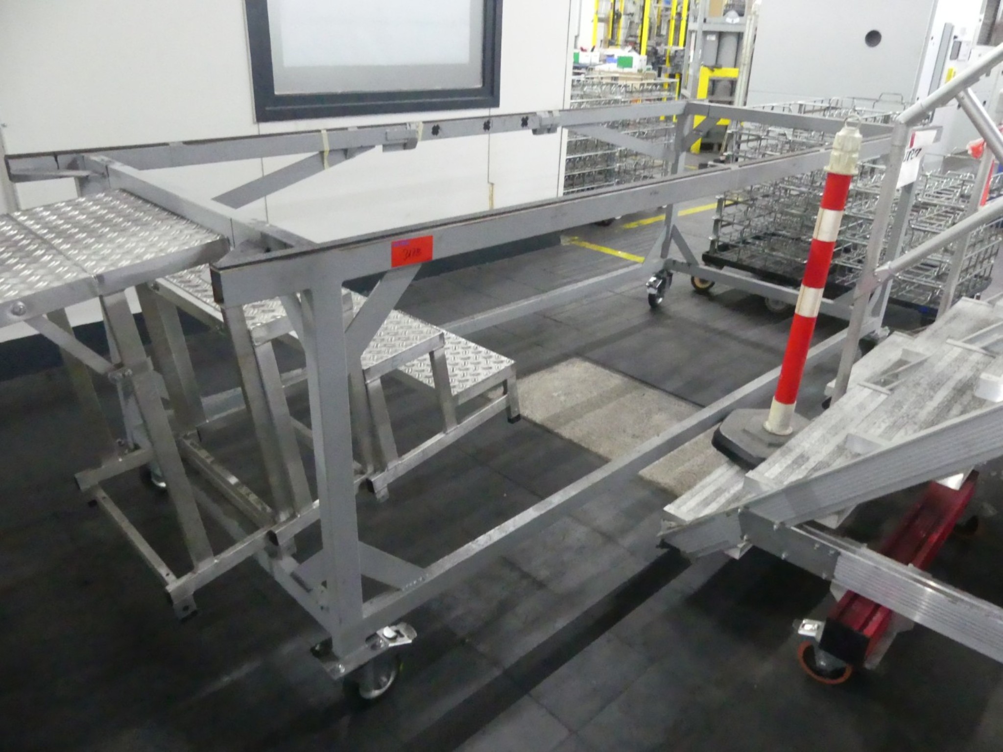 Bearbeitungszentren, metallbearbeitende Maschinen und Produktionslinien aus der Automobilindustrie-1