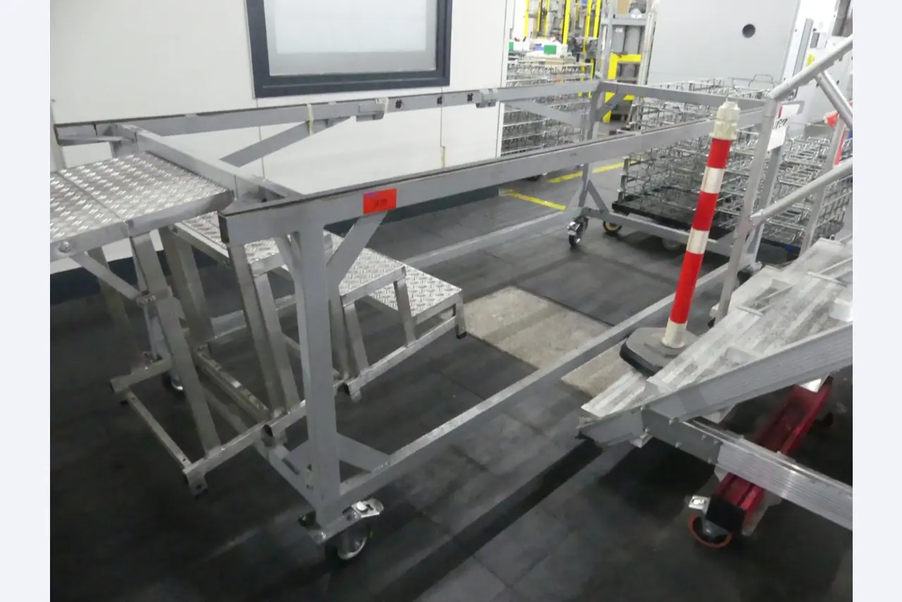 Bearbeitungszentren, metallbearbeitende Maschinen und Produktionslinien aus der Automobilindustrie-1