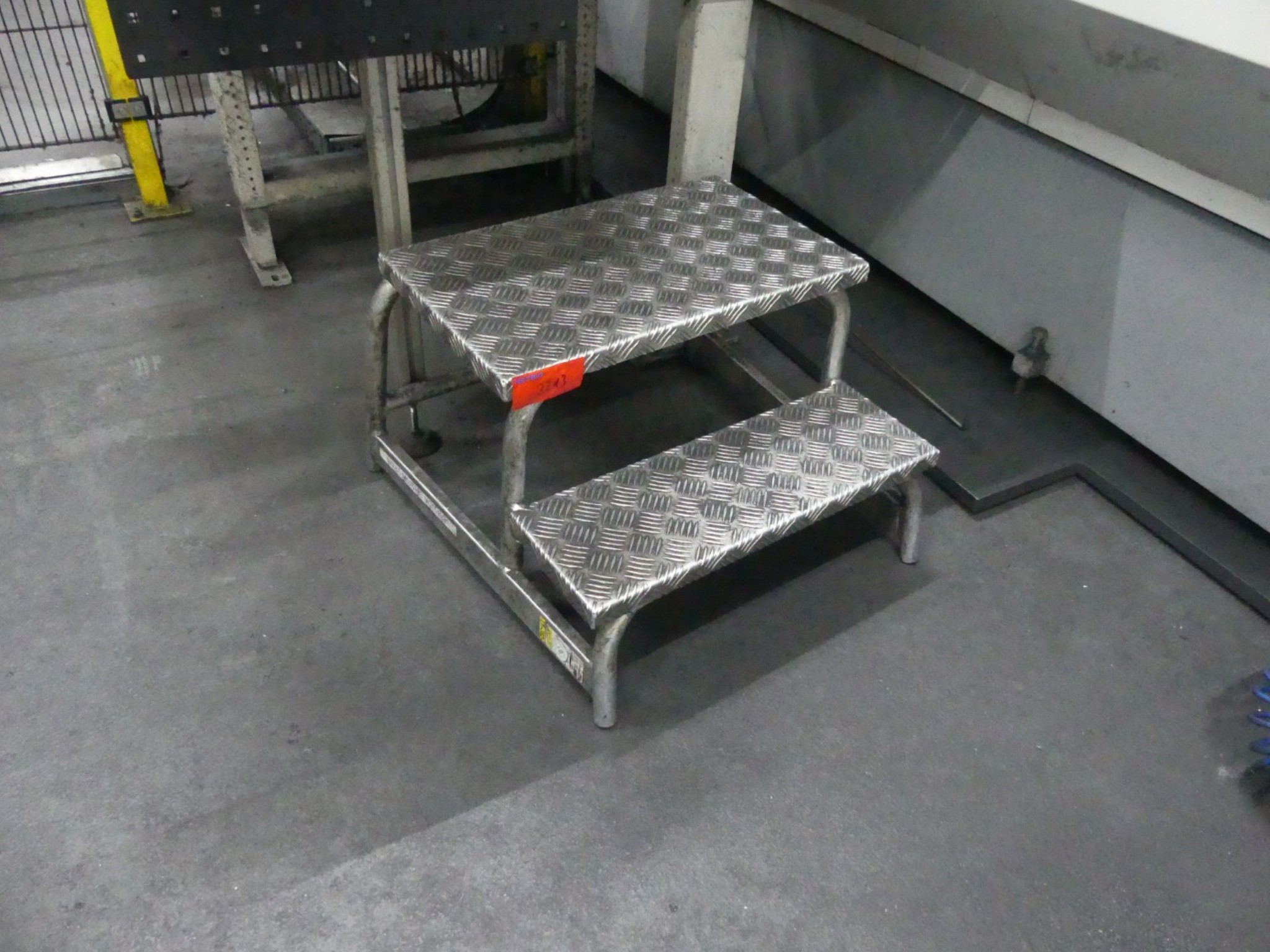 Bearbeitungszentren, metallbearbeitende Maschinen und Produktionslinien aus der Automobilindustrie-1