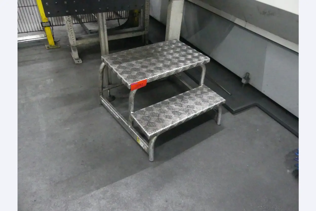 Bearbeitungszentren, metallbearbeitende Maschinen und Produktionslinien aus der Automobilindustrie-1