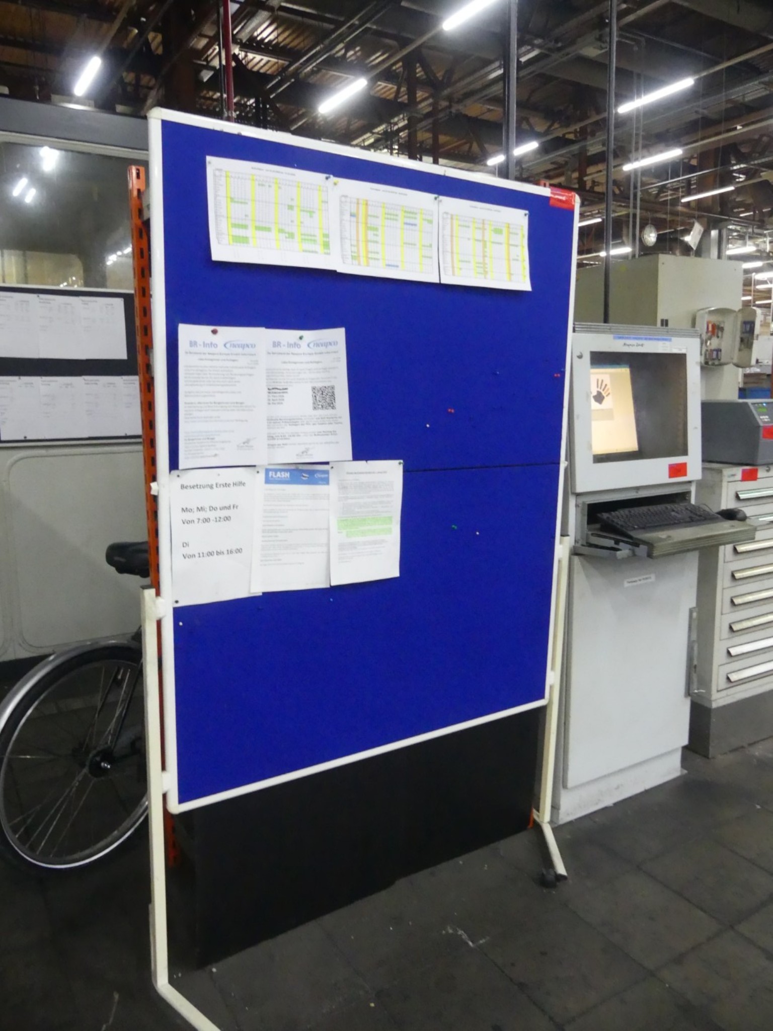 Bearbeitungszentren, metallbearbeitende Maschinen und Produktionslinien aus der Automobilindustrie-1