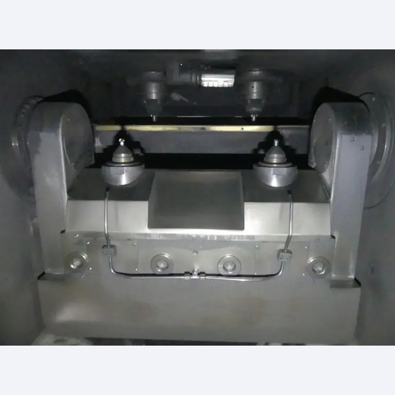 Bearbeitungszentren, metallbearbeitende Maschinen und Produktionslinen aus der Automobilindustrie-2