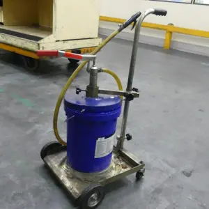 Manual grease gun