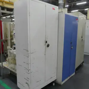 2 Armário com porta articulada em aço