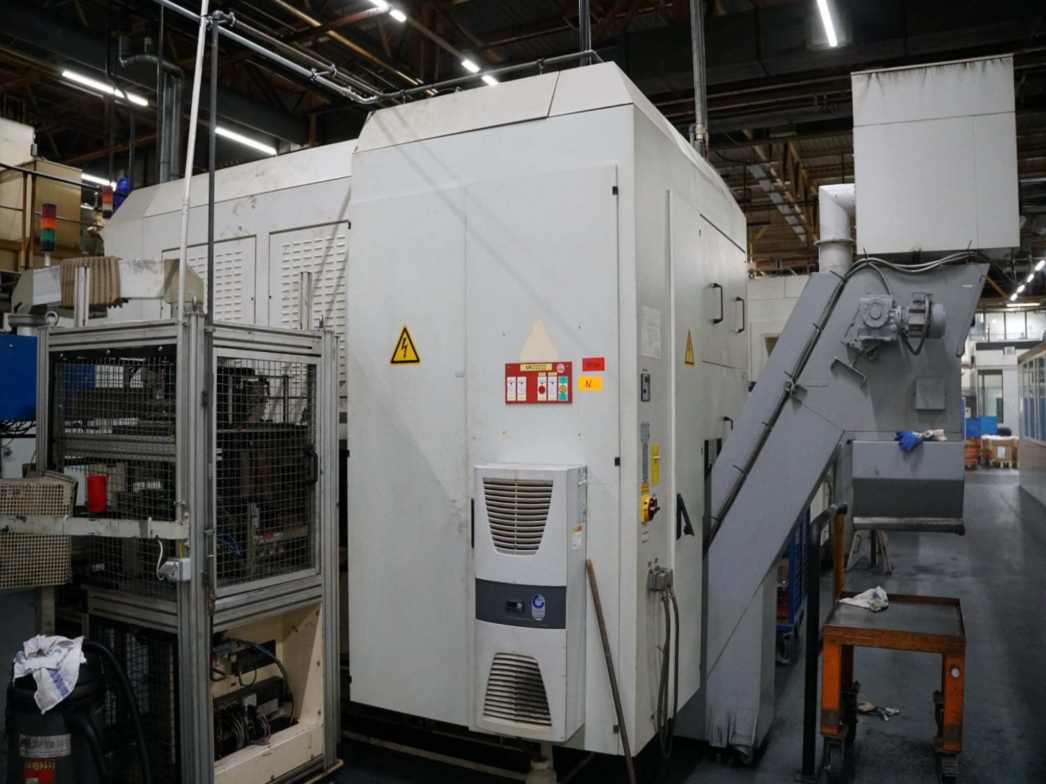 Bearbeitungszentren, metallbearbeitende Maschinen und Produktionslinen aus der Automobilindustrie-1