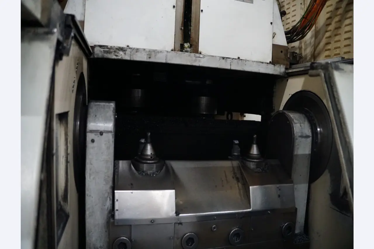 Bearbeitungszentren, metallbearbeitende Maschinen und Produktionslinen aus der Automobilindustrie-3