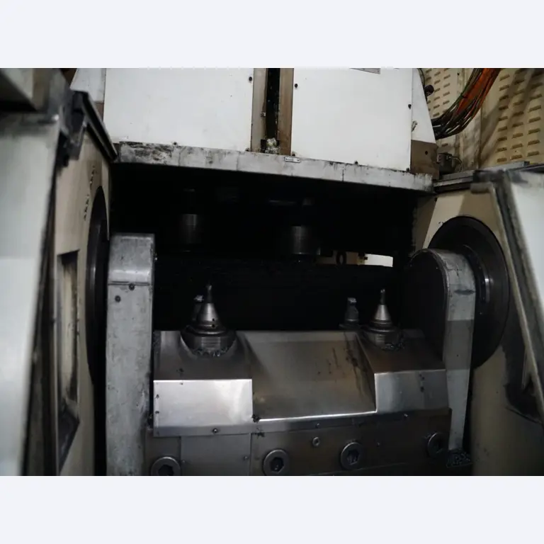 Bearbeitungszentren, metallbearbeitende Maschinen und Produktionslinen aus der Automobilindustrie-3