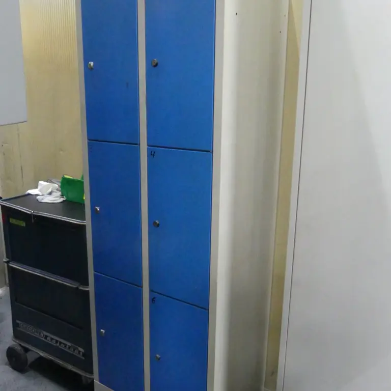 Armário de compartimentos