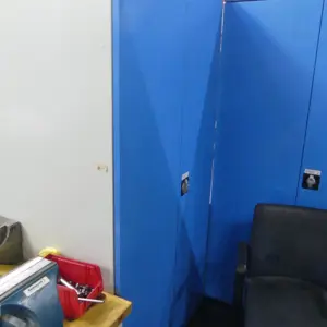 2 Armário com porta articulada em aço