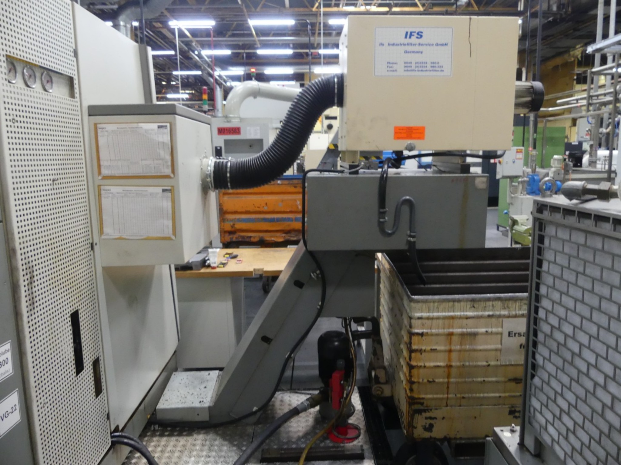 Bearbeitungszentren, metallbearbeitende Maschinen und Produktionslinen aus der Automobilindustrie-10