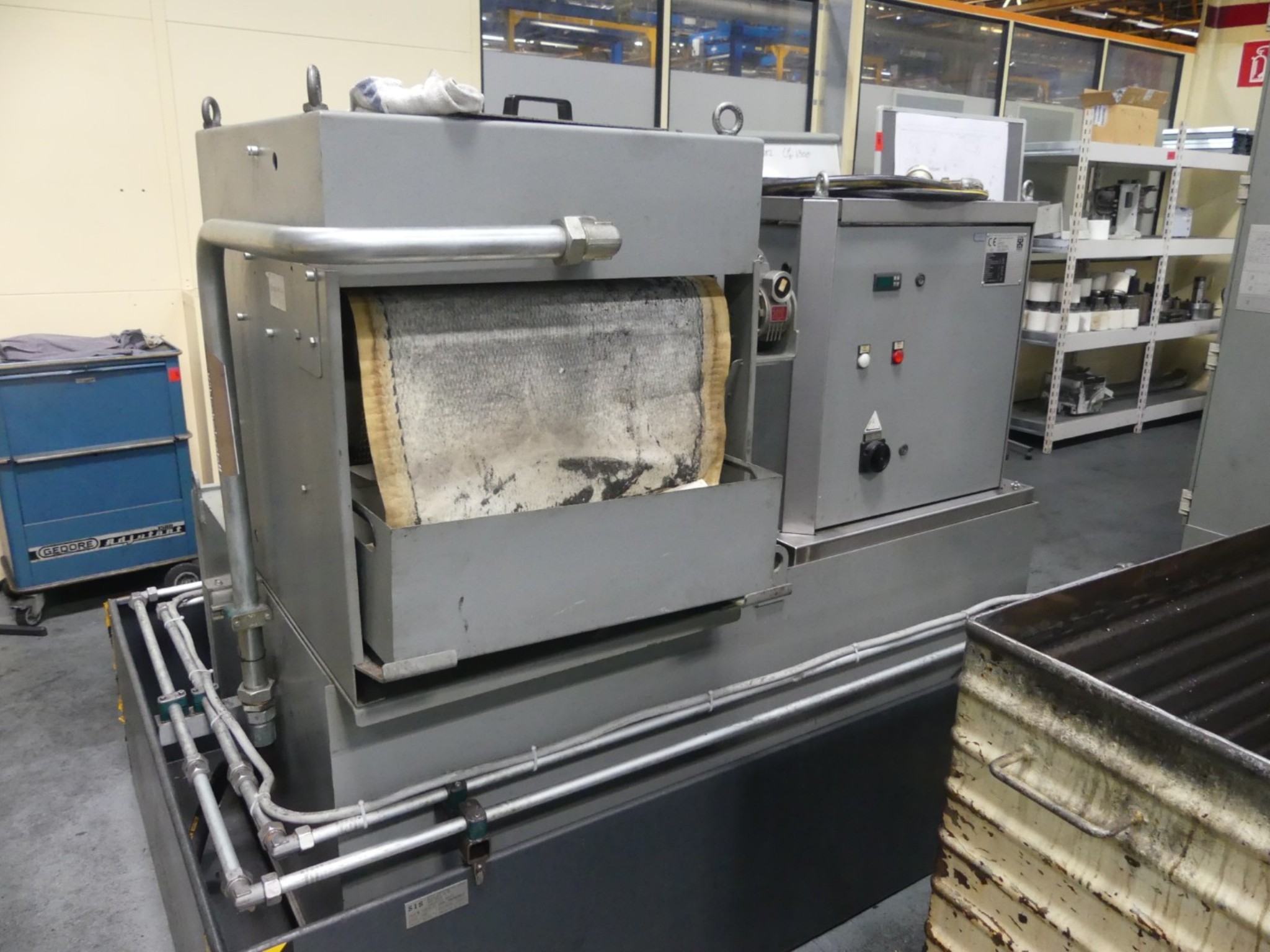 Bearbeitungszentren, metallbearbeitende Maschinen und Produktionslinen aus der Automobilindustrie-12