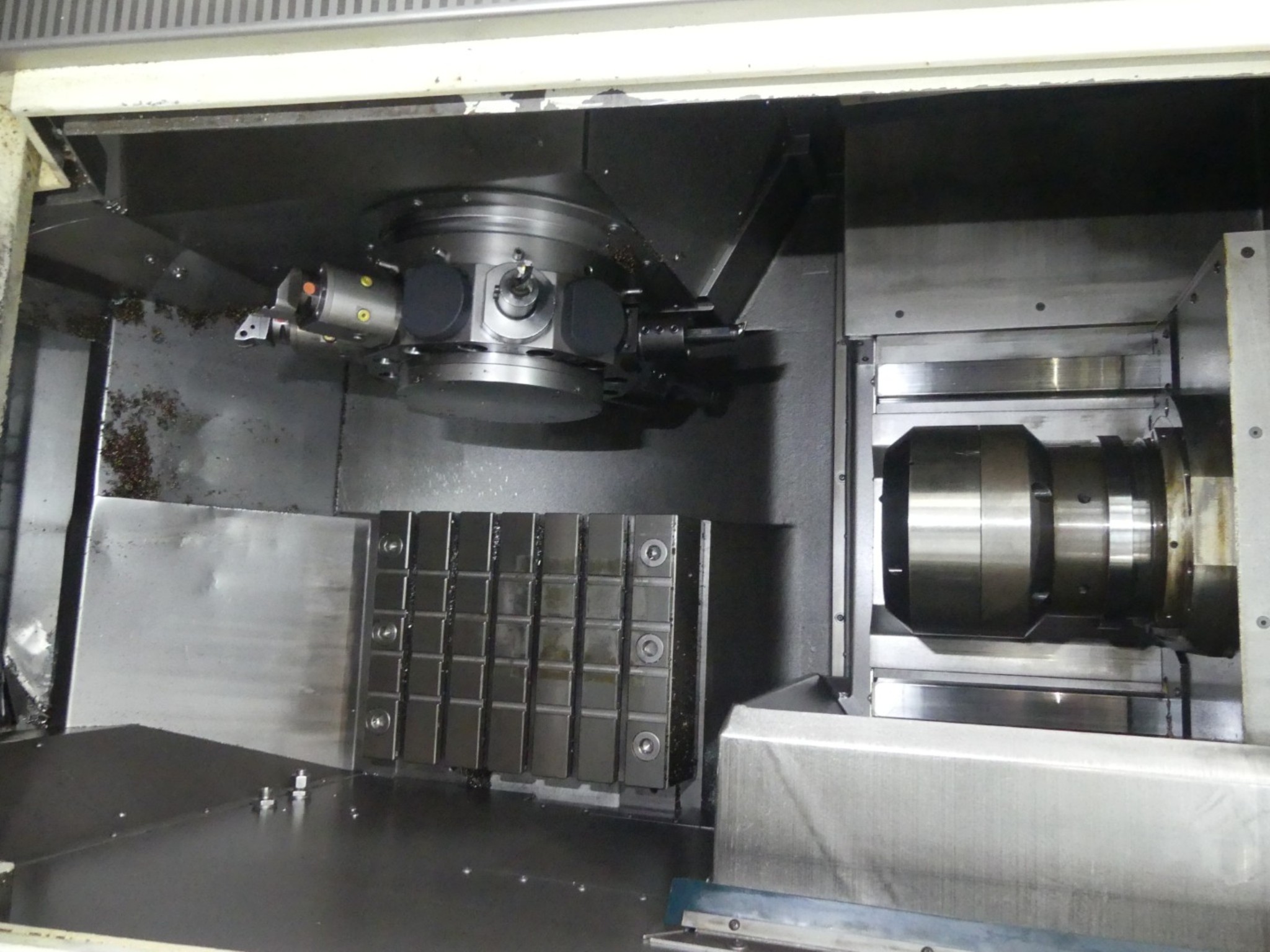 Bearbeitungszentren, metallbearbeitende Maschinen und Produktionslinen aus der Automobilindustrie-4