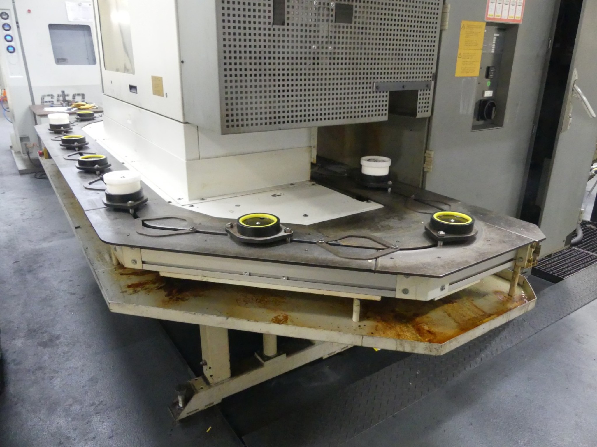 Bearbeitungszentren, metallbearbeitende Maschinen und Produktionslinen aus der Automobilindustrie-8