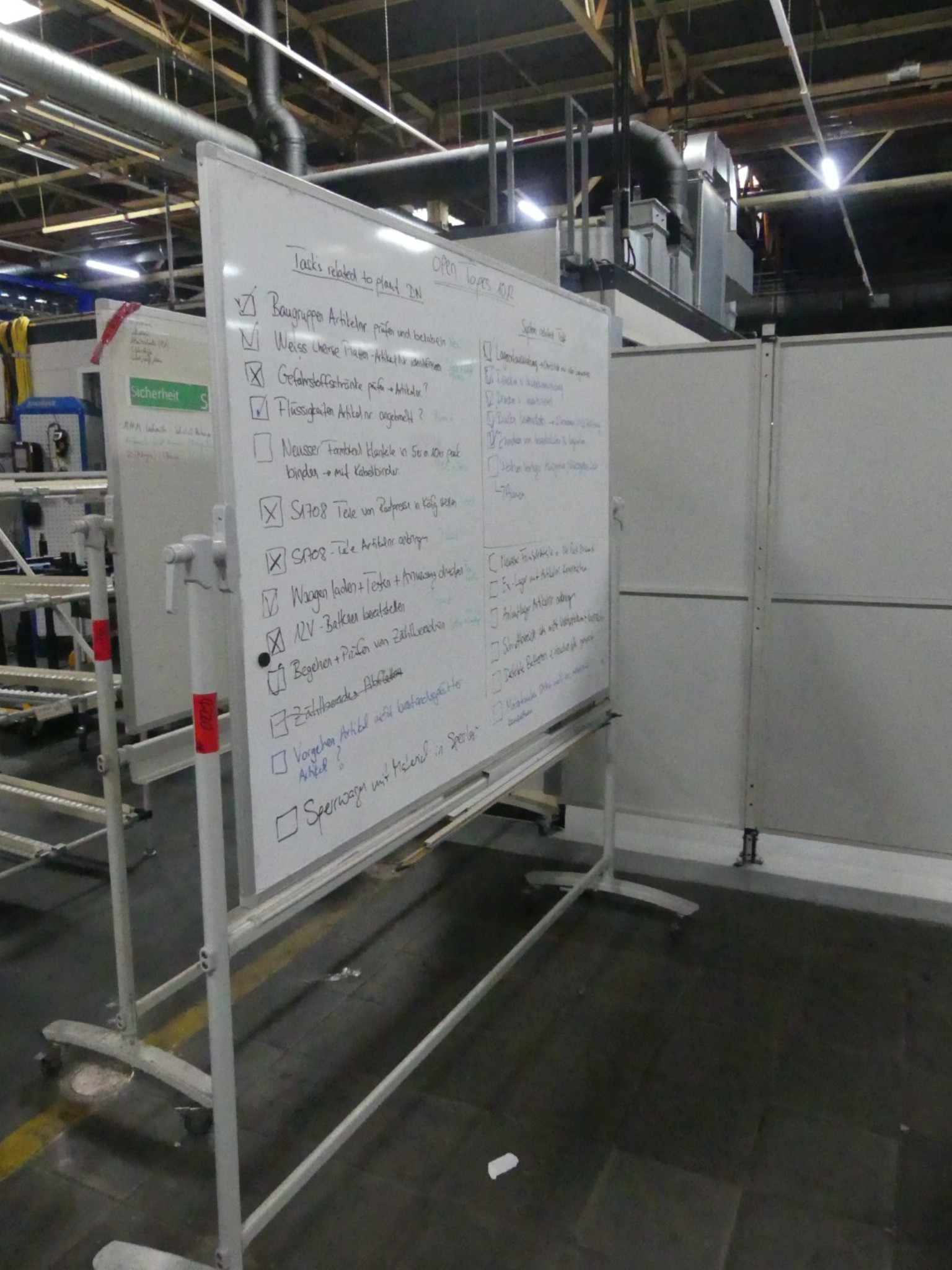 Bearbeitungszentren, metallbearbeitende Maschinen und Produktionslinen aus der Automobilindustrie-1