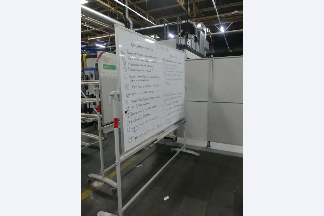 Bearbeitungszentren, metallbearbeitende Maschinen und Produktionslinen aus der Automobilindustrie-1