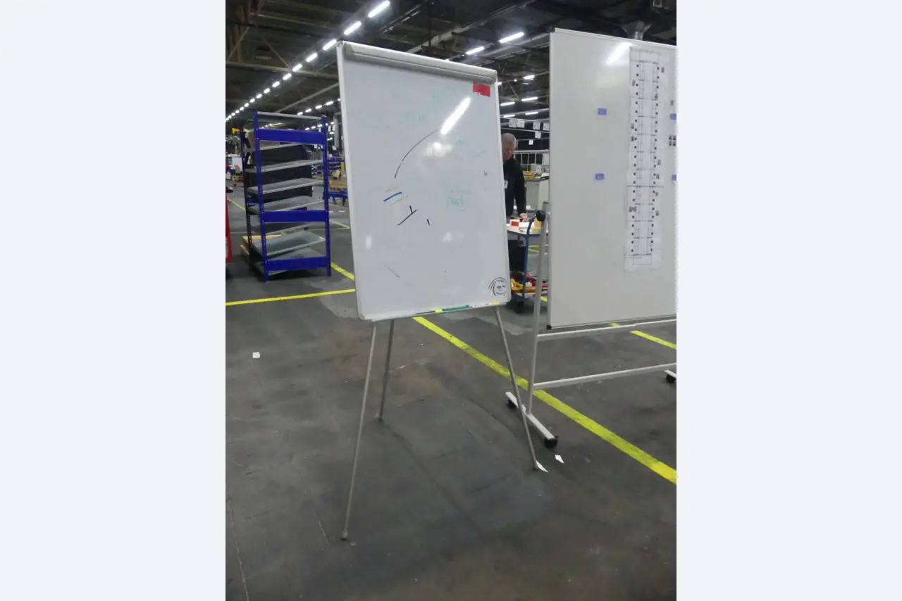Bearbeitungszentren, metallbearbeitende Maschinen und Produktionslinen aus der Automobilindustrie-1