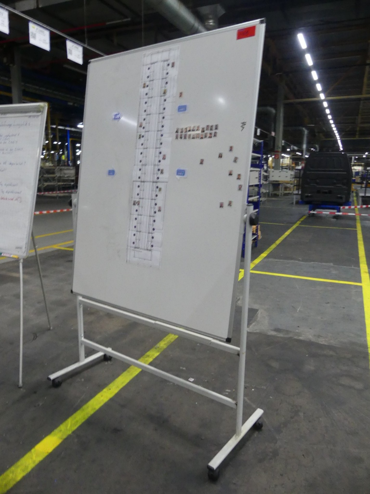 Bearbeitungszentren, metallbearbeitende Maschinen und Produktionslinen aus der Automobilindustrie-1