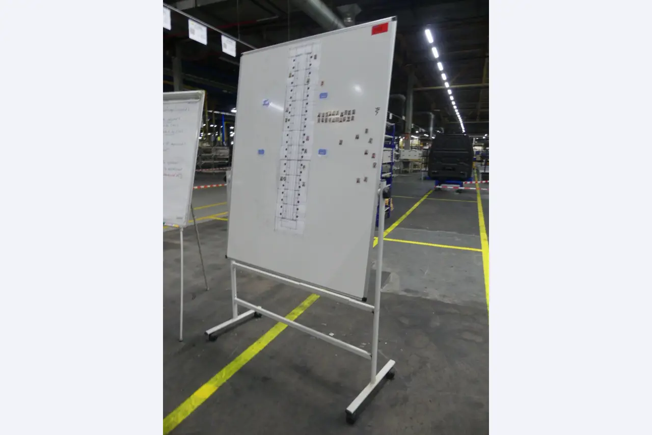 Bearbeitungszentren, metallbearbeitende Maschinen und Produktionslinen aus der Automobilindustrie-1