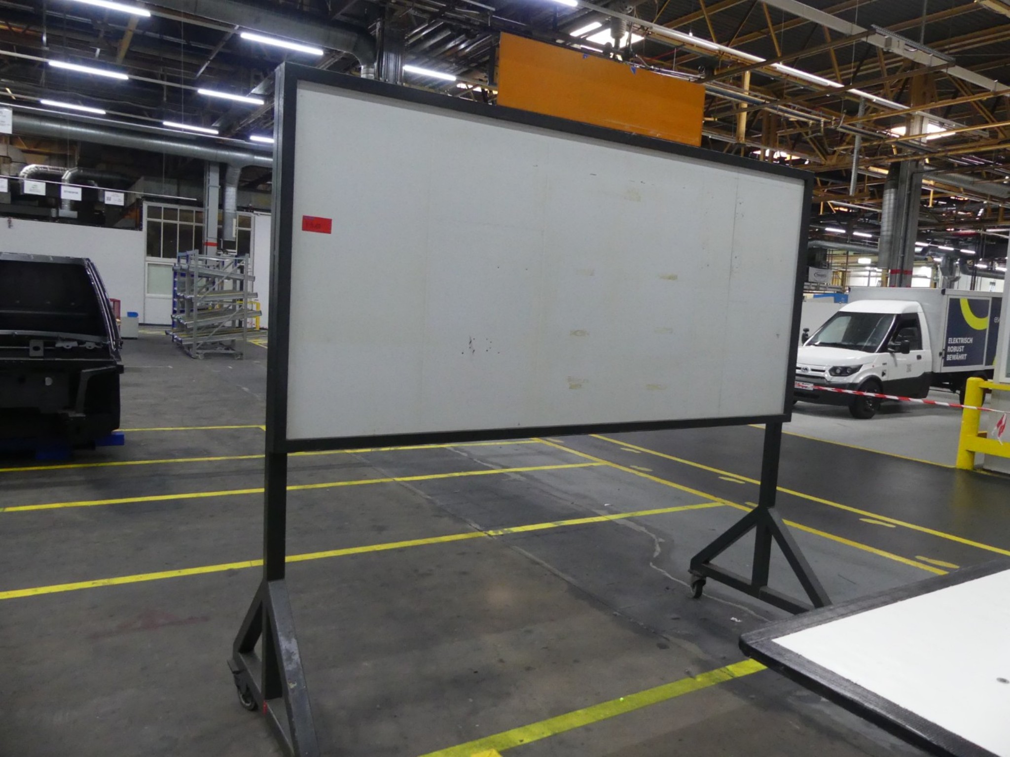Bearbeitungszentren, metallbearbeitende Maschinen und Produktionslinen aus der Automobilindustrie-1