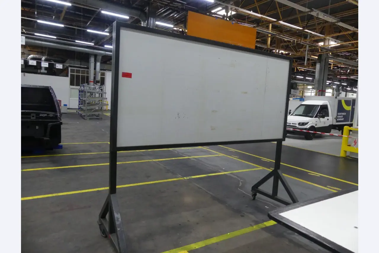 Bearbeitungszentren, metallbearbeitende Maschinen und Produktionslinen aus der Automobilindustrie-1