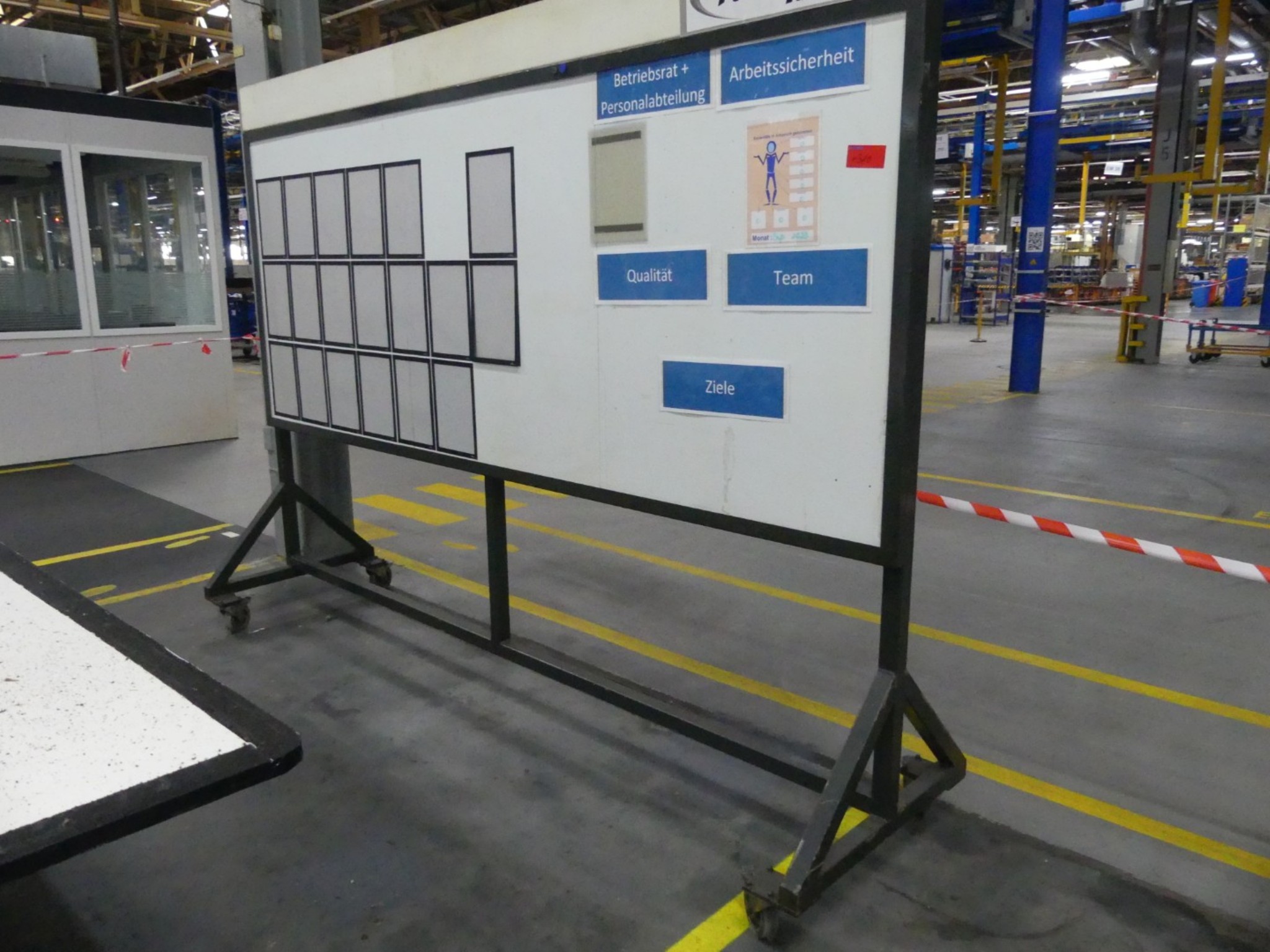Bearbeitungszentren, metallbearbeitende Maschinen und Produktionslinen aus der Automobilindustrie-2